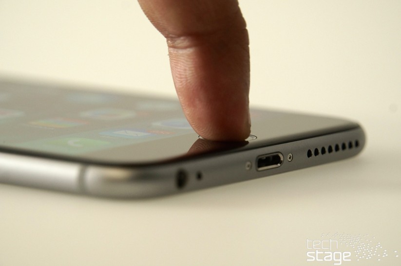 Wie beim iPhone 5s gibt es auch beim iPhone 6 Plus einen im Homebutton integrierten Fingerabdruckleser. Nachdem das neueste Apple-Smartphone einen integrierten NFC-Chip mitbringt, eignet sich der Sensor auch als Sicherheitsmechanismus beim bargeldlosen Bezahlen.