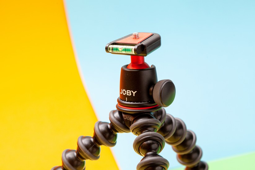 Das Gorillapod 3K Kit beinhaltet ein Stativkopf, das zwar mit einer Wasserwaage ausgestattet ist, aber eine Schnellwechselplatte nutzt, die kein anderes System verwendet. 