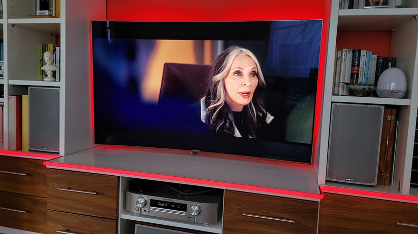 Das für Tische optimierte Modell H61C3 kann auch als TV-Beleuchtung im Wohnzimmer eingesetzt werden.