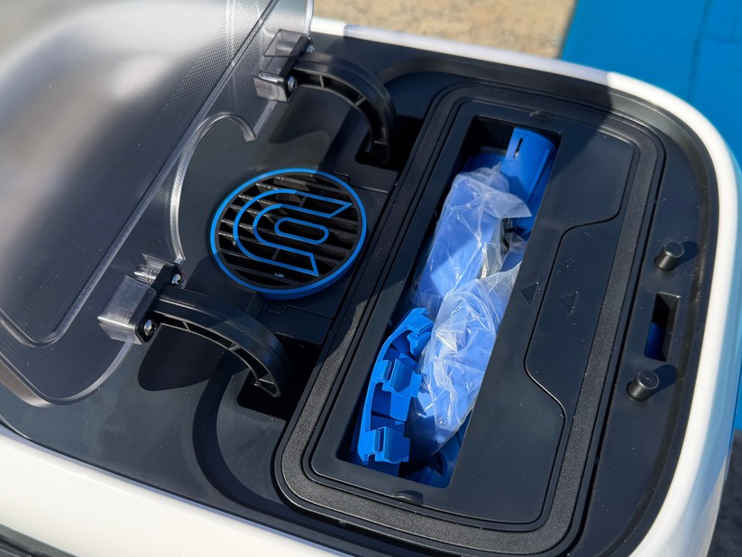 Ecovacs Ultramarine P1