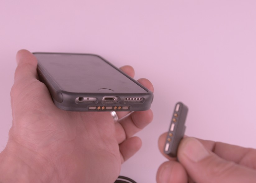 Ein Micro-USB-Kabel zum Laden hätte uns besser gefallen.