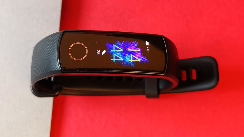 Das AMOLED des kleinen Fitness-Trackers gefällt gut. 