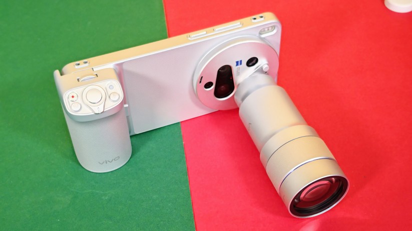 Vivo X300 Ultra mit Fotografie-Kit und Teleobjektiv