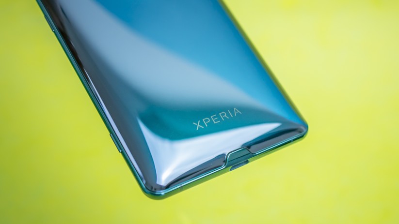 Xperia: Auf der Rückseite steht unten der Name der Smartphone-Reihe.