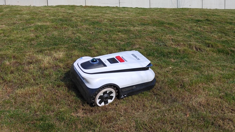  Dank eines Dual-Lidar-Navigationssystems kommt Ecovacs’ Spitzenmodell ohne Satellitennavigation und Begrenzungsdraht aus. 