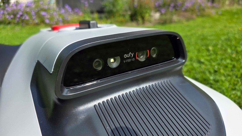 Der Eufy C15 navigiert ausschließlich mithilfe von Kameras, bietet eine Schnittbreite von 18 cm und ist für eine Rasenfläche bis 500 m² geeignet. Ideal für kleinere Stadtgärten, in denen ein RTK-Empfang meist problematisch ist.