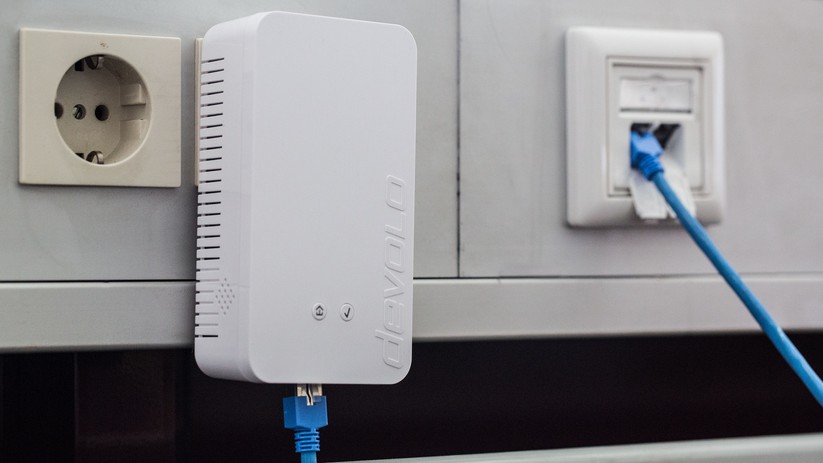 Die Home Control Zentrale stellt die Verbindung zwischen den Z-Wave-Funkkomponenten und dem Internet her. Außerdem sind hier alle Regeln und Programme gespeichert.