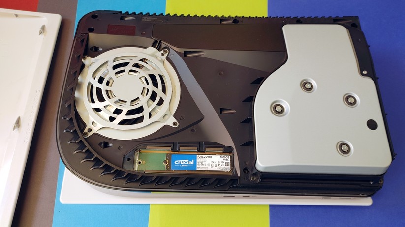 Wir versuchen, eine PCIe 3.x-NVMe einzubauen, in den Slot passt sie problemlos. 