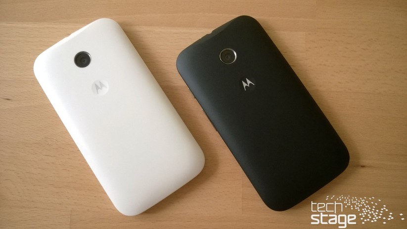 Hier ist die Rückseite des Moto E zu sehen.
