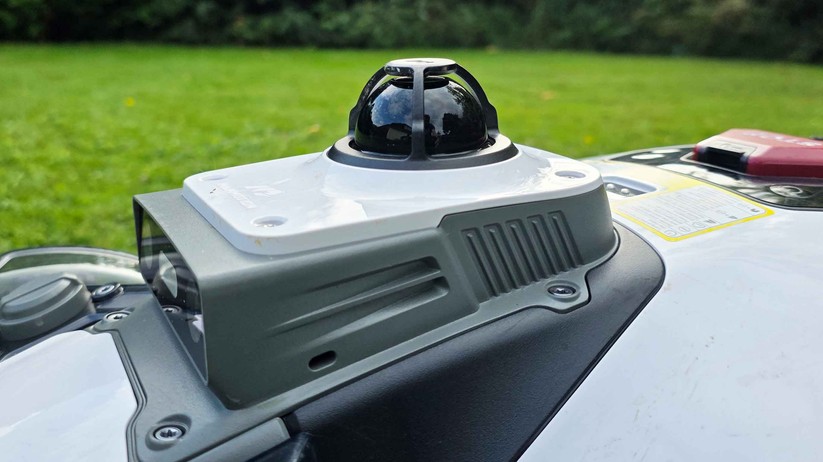 Mammotion Luba Mini 2 AWD 1500: Für eine präzise Navigation sorgt das 360°-LiDAR, das oben auf dem Gehäuse sitzt.