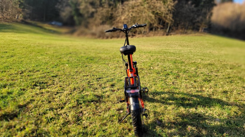  Faltbares E-Fatbike mit Doppelfederung und ergonomischer Sitzposition