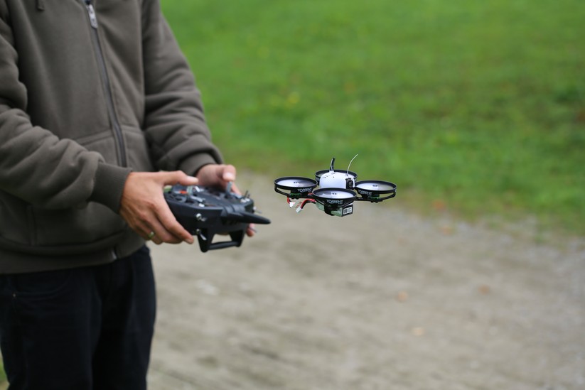Der Torrent 110 ist deutlich sportlicher als Multicopter mit Bürstenmotoren.