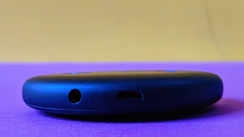 Dank Micro-USB und der flachen Bauweise gelingt die Installtion an kreativen Orten einfacher.