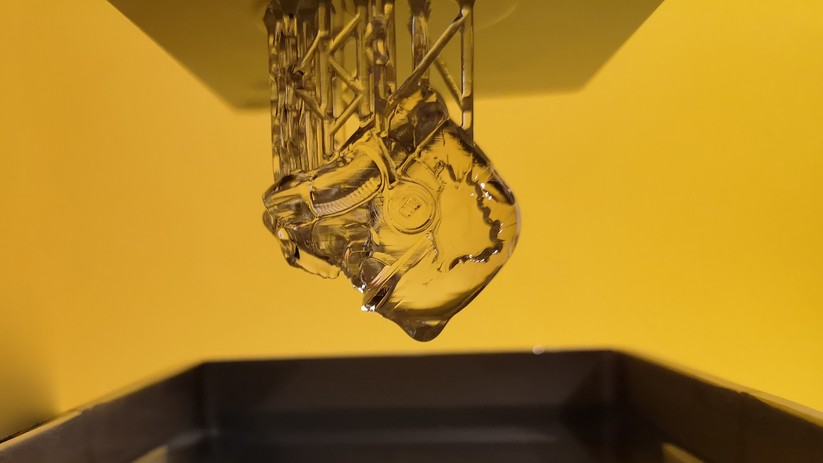 UV-Schutzlack bewahrt den Druck vor einem Gelbstich und erhält die Transparenz.