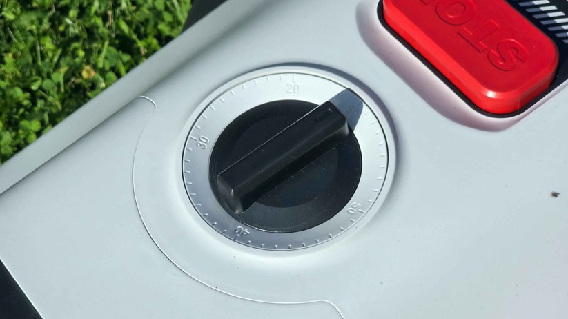 Der Eufy C15 navigiert ausschließlich mithilfe von Kameras, bietet eine Schnittbreite von 18 cm und ist für eine Rasenfläche bis 500 m² geeignet. Ideal für kleinere Stadtgärten, in denen ein RTK-Empfang meist problematisch ist.