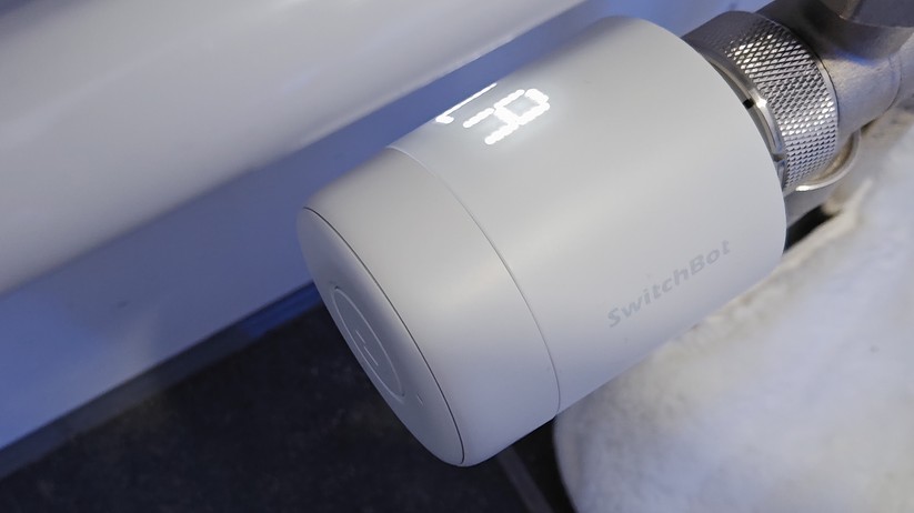 Switchbot Radiator: Das smarte Heizkörperthermostat fällt relativ kompakt aus, bietet viele Adapter, arbeitet zuverlässig und ist relativ günstig.