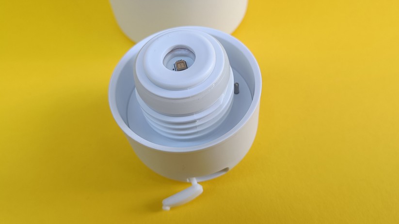 Die UV-LED im Deckel kann nur bei geschlossener Flasche aktiviert werden.