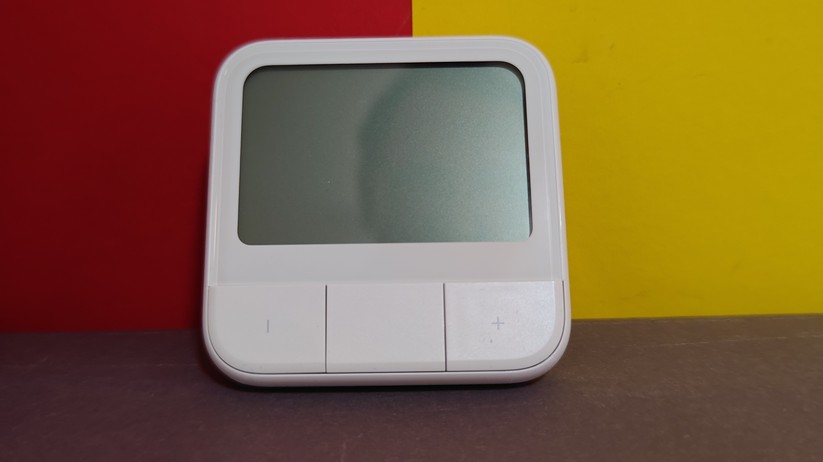 Das Aqara-Thermostat W500 ist für Fußbodenheizungen gedacht und kann entweder per Thread oder per Zigbee betrieben werden. Mehr Funktionen stehen mit Zigbee bereit. Eine direkte Integration in Home Assistant ist mit Zigbee2MQTT möglich.