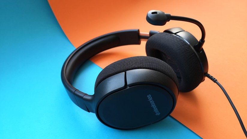 Das Arctis 1 hat einen harmonischen und sauberen Klang.