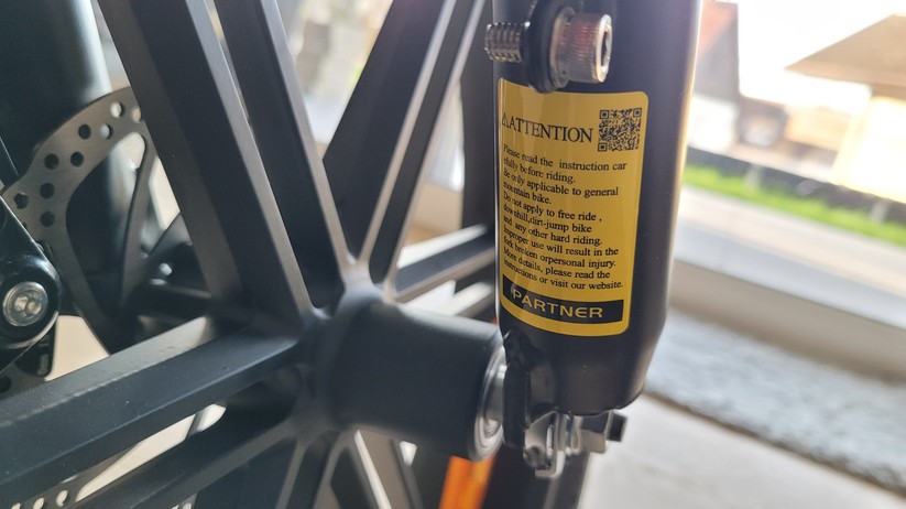  Faltbares E-Fatbike mit Doppelfederung und ergonomischer Sitzposition