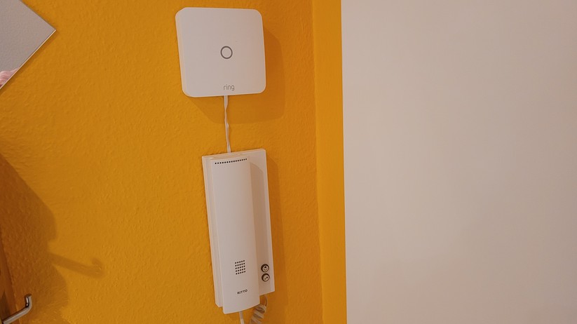 RIng Intercom (oben) in Kombination mit Ritto-Gegensprechanlage