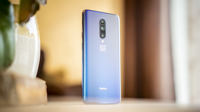 Die Farbe Nebula Blue hat einen frostigen Effekt, der sich erst beim Betrachten aus der Seite zeigt