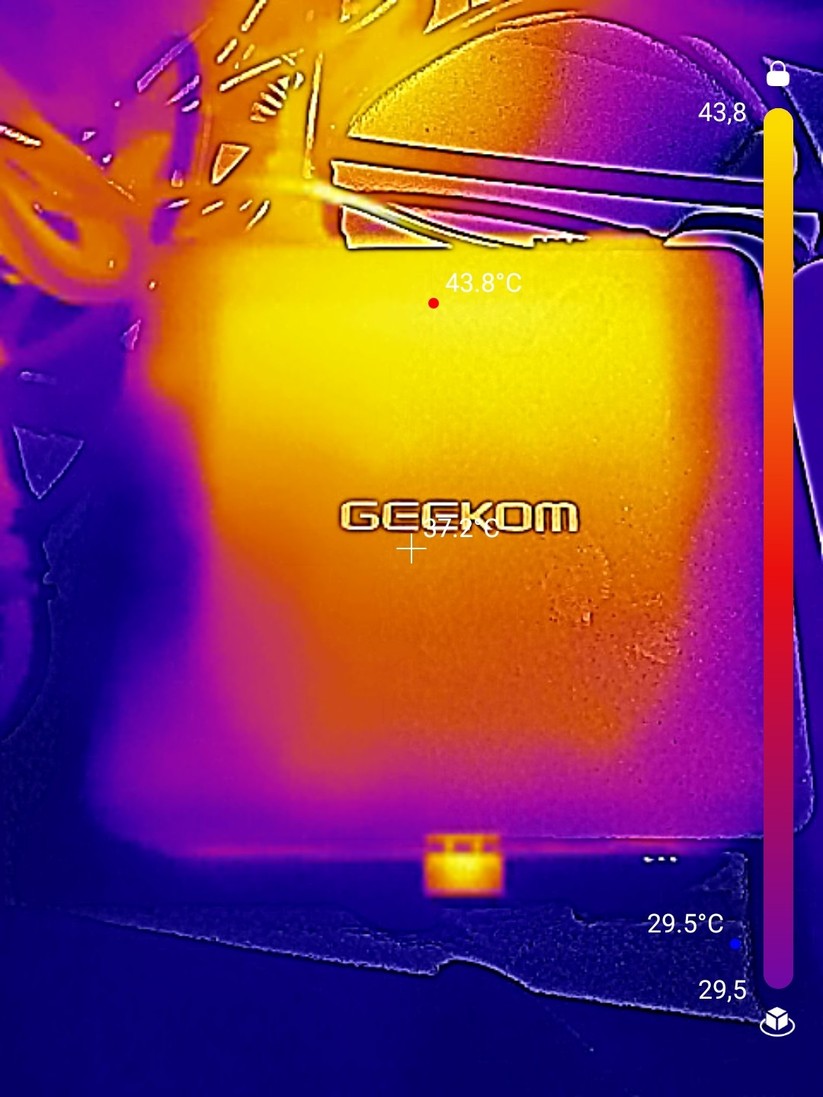 Geekom Mini IT15: Wärmeverteilung am Gehäuse