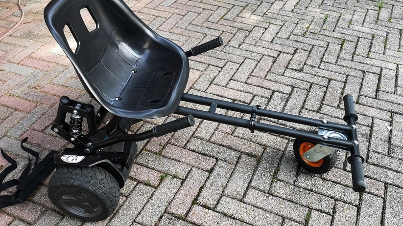 Die Universal-Aufsätze passen auf Hoverboards in verschiendenen Größen.