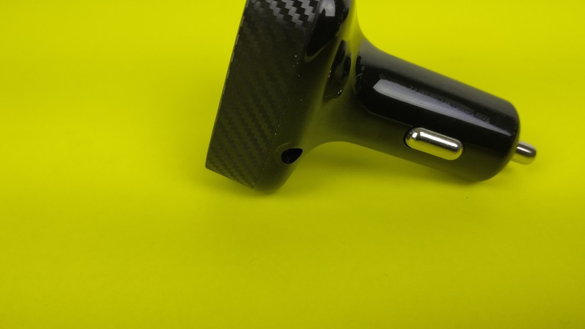 Der Transmitter besitzt auch einen Audioausgang zum Verbinden mit einem Aux-Eingang.