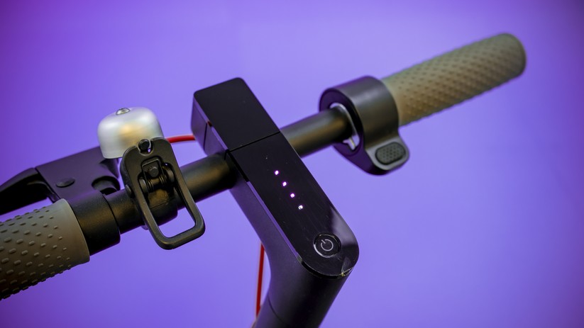 Am Lenker des Xiaomi Mijia M365: Bremse, Klingel, Gas …