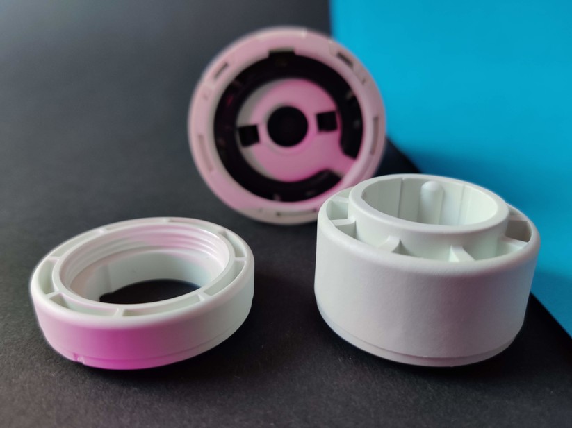 Die Schraubgewinde bestehen aus Kunststoff. Metall wäre die bessere Materialwahl gewesen. 