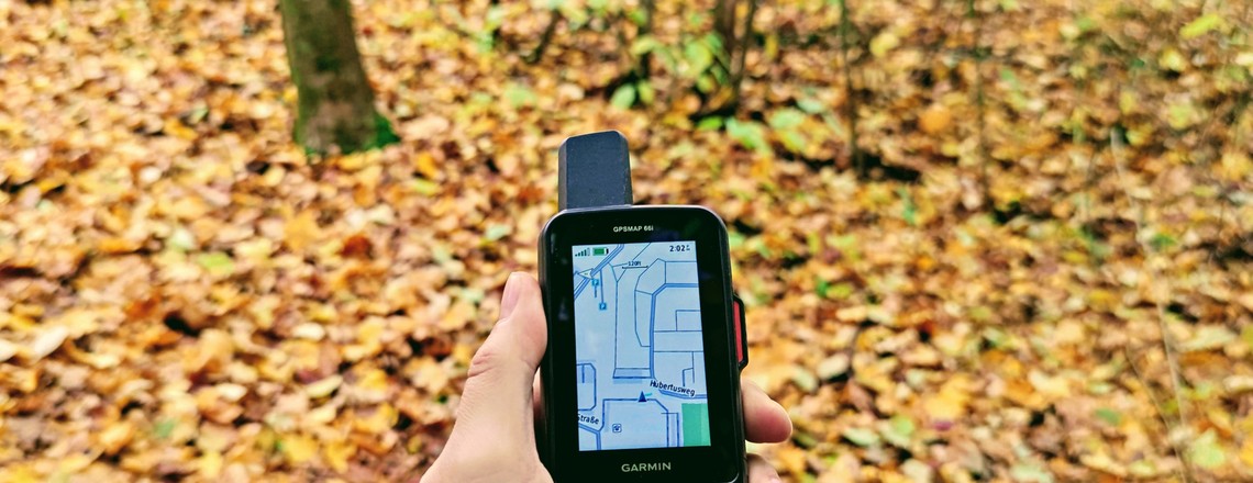 Navigation beim Wandern mit dem GPS-Gerät Garmin GPSMAP 66i