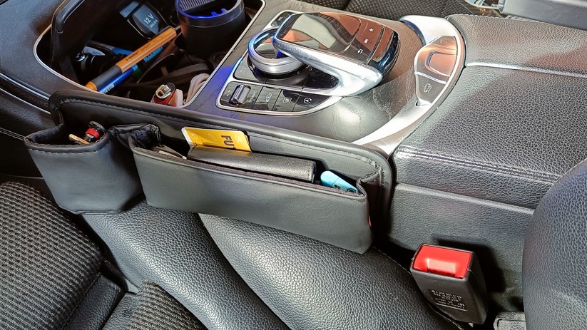 Die Fugenfüllertasche sorgt für zusätzlichen  Stauraum.