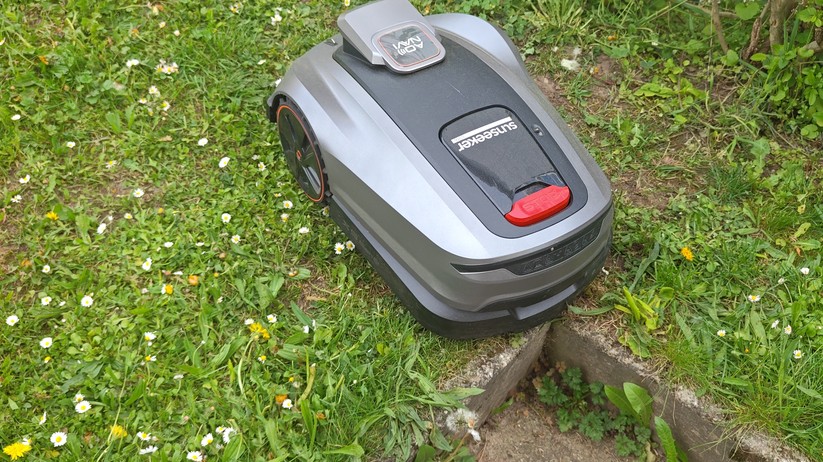 Sunseeker X5 Gen2: RTK-Mäher bis 2000 m², Randmesser, 22 cm Schnittbreite