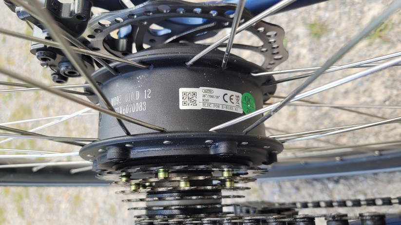 Accolmile E-Road: E-Bike mit 18 Kilo, 28-Zoll-Reifen, 250-Watt-Hinterradmotor, 345-Wh-Akku und 7-Gang-Shimano-Kettenschaltung