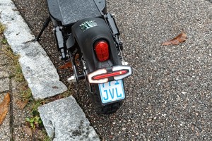 Heck-Blinker von Fxinruia für E-Scooter im Test: mit Akku und Fernbedienung 