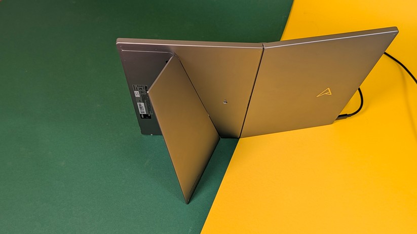 Asus Zenscreen Fold OLED MQ17QH – Bilderstrecke