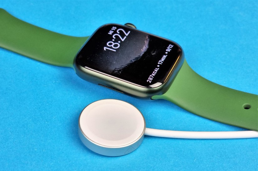 Apple Watch Series 7: Das Laden gelingt jetzt rund 30 Prozent schneller als beim Vorgänger-Modell.
