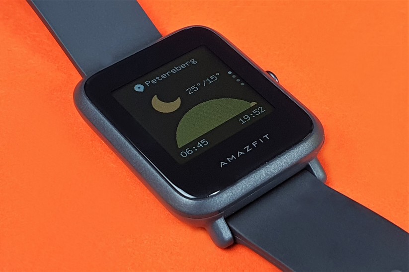 Amazfit Bip S: Die Uhr verrät, wie das Wetter ist und wann die Sonne auf- und untergeht.