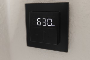 Fußbodenheizung: Homematic IP Glas-Wandthermostat mit CO₂-Sensor im Test