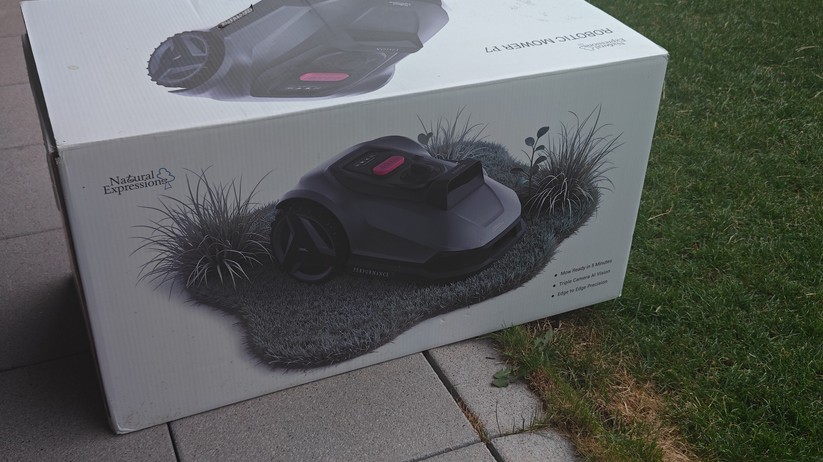 Natural Expression Performance 7: Kamerabasierter Mähroboter für Flächen bis 500 m² und einer Schnittbreite von 18 cm.