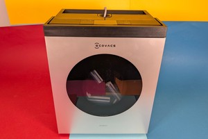 Ecovacs Winbot W3 Omni im Test: Fensterputzroboter wäscht sein Wischtuch selbst