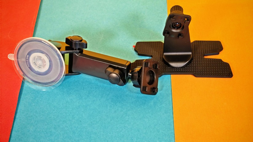 Lamtto RC30: Halterungen (Saugnapf links, zum Ankleben rechts)