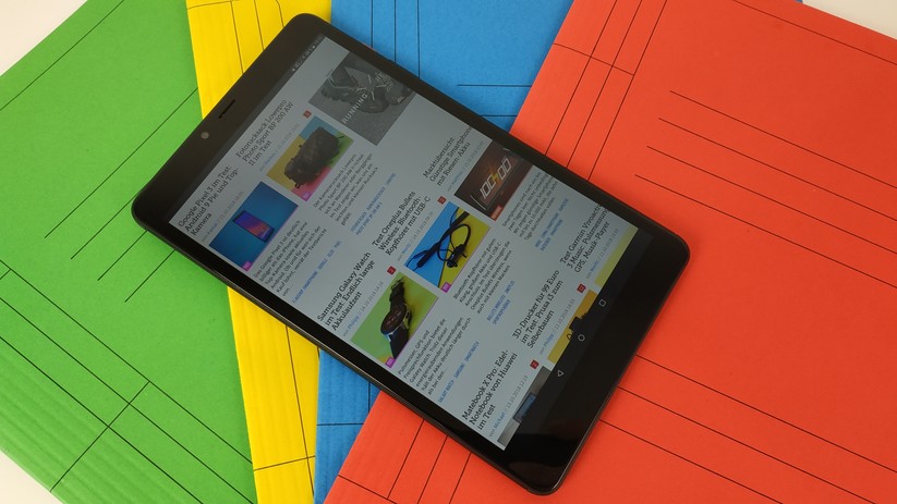 Das Display des Tablets leuchtet nicht allzu hell und reagiert manchmal nicht sofort auf Eingaben.