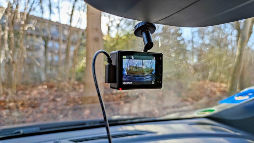 Garmin Dash Cam 67W