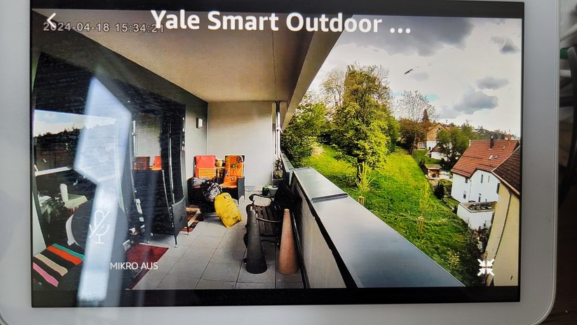 Yale Smart Outdoor Camera: Der Livestream auf dem Amazon Echo Show wird zügig und stabil angezeigt.