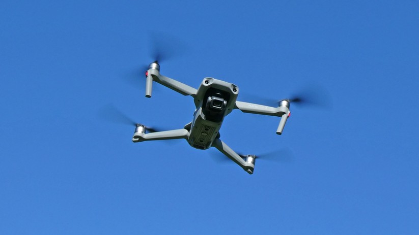 Die Flugeigenschaften sind sehr gut und mit denen der deutlich teureren Mavic-2-Serie vergleichbar.