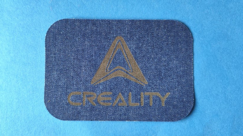 Auch auf Jeansstoff sehen die Ergebnisse gut aus.