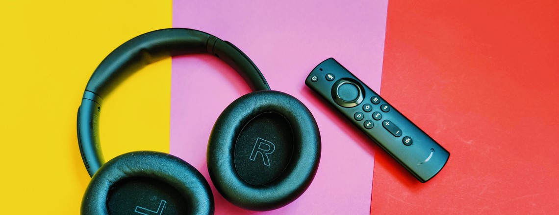 Soundcore Life Q30 und Fernbedienung von Fire TV Stick