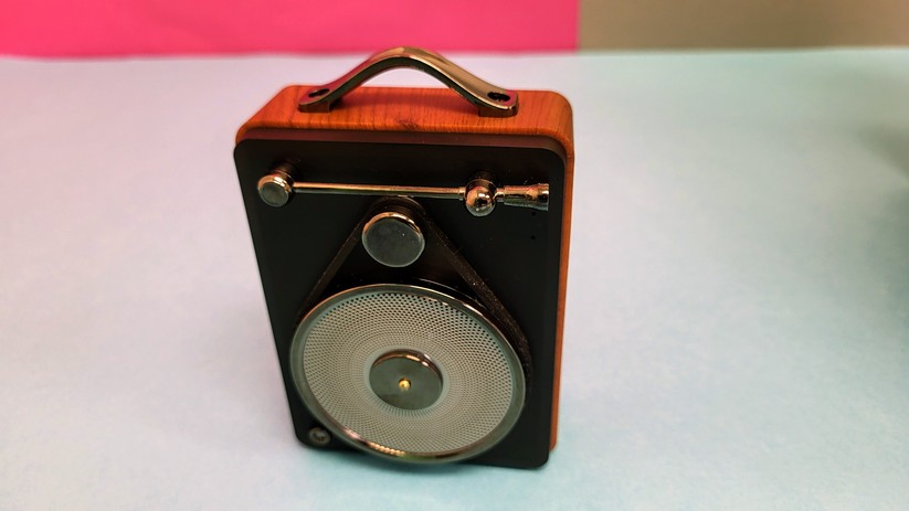 Retro-Radios und Bluetooth-Lautsprecher